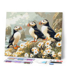 Carica l'immagine nel visualizzatore di Gallery, Diamond Painting - Pulcinella di mare in campo di margherite