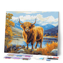 Carica l'immagine nel visualizzatore di Gallery, Diamond Painting - Highland Cow al lago dorato