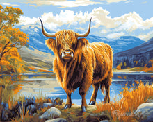 Carica l'immagine nel visualizzatore di Gallery, Diamond Painting - Highland Cow al lago dorato