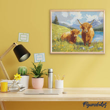 Carica l'immagine nel visualizzatore di Gallery, Diamond Painting - Famiglia di Highland Cow al lago