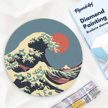 Carica l'immagine nel visualizzatore di Gallery, Diamond Painting su Disco di Legno - La Grande Onda