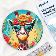 Carica l'immagine nel visualizzatore di Gallery, Diamond Painting su Disco di Legno - Giraffa fantasy tra i fiori