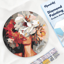 Carica l'immagine nel visualizzatore di Gallery, Diamond Painting su Disco di Legno - Bellezza Dietro i Fiori
