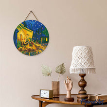 Carica l'immagine nel visualizzatore di Gallery, Diamond Painting su Disco di Legno - Van Gogh Terrazza Del Caffé Di Notte