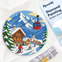 Carica l'immagine nel visualizzatore di Gallery, Diamond Painting su Disco di Legno - Vacanze invernali sulle Alpi