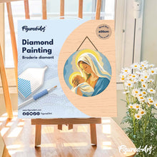 Carica l'immagine nel visualizzatore di Gallery, Diamond Painting su Disco di Legno - L’abbraccio di Maria
