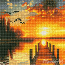 Carica l'immagine nel visualizzatore di Gallery, Mini Diamond Painting 25x25cm Tramonto sul Lago Dorato