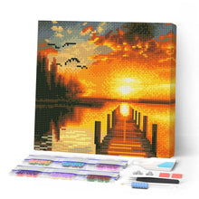 Carica l'immagine nel visualizzatore di Gallery, Mini Diamond Painting 25x25cm Tramonto sul Lago Dorato