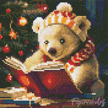 Carica l&#39;immagine nel visualizzatore di Gallery, Mini Diamond Painting 25x25cm Dolce orso che legge