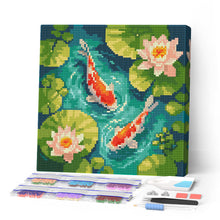 Carica l'immagine nel visualizzatore di Gallery, Mini Diamond Painting 25x25cm Stagno di Carpe Koi Figured'Art