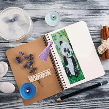 Carica l'immagine nel visualizzatore di Gallery, Segnalibro Diamond Painting Panda