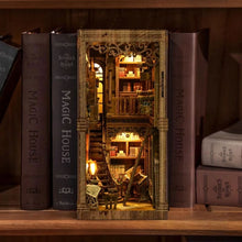 Carica l'immagine nel visualizzatore di Gallery, Book Nook - Sala dei Libri Antichi