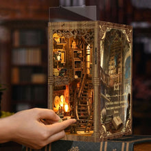 Carica l'immagine nel visualizzatore di Gallery, Book Nook - Sala dei Libri Antichi