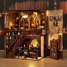 Carica l'immagine nel visualizzatore di Gallery, Book Nook - La Vecchia Biblioteca