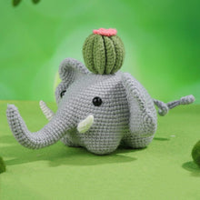 Carica l&#39;immagine nel visualizzatore di Gallery, Kit Amigurumi - Elefante con Cactus Figured&#39;Art