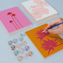 Carica l&#39;immagine nel visualizzatore di Gallery, Dipingere con i numeri – Set di 6 tele | Stampe floreali moderne