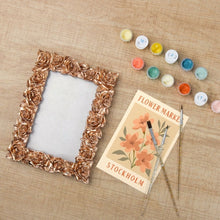 Carica l'immagine nel visualizzatore di Gallery, Mini tela da Dipingere con i Numeri con cornice - Mercato dei fiori - Stoccolma