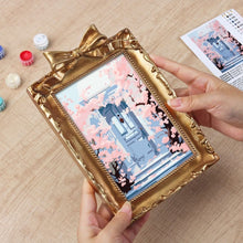 Carica l'immagine nel visualizzatore di Gallery, Mini tela da Dipingere con i Numeri con cornice - Fiori accanto alla porta blu