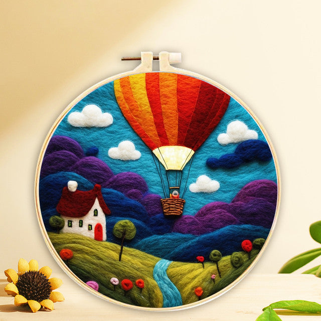 Needle Felting Palloncino sopra un prato