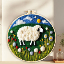 Carica l&#39;immagine nel visualizzatore di Gallery, Needle Felting Pecora con Denti di Leone