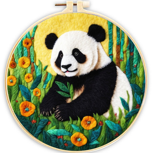 Needle Felting Panda in un Campo di Girasoli