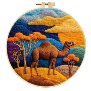 Needle Felting Camello Tra Gli Alberi