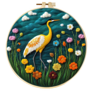 Needle Felting Cicogna Gialla in un Campo