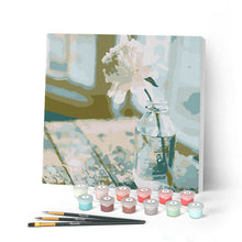 Carica l'immagine nel visualizzatore di Gallery, Mini Kit da Dipingere con i Numeri 20x20cm con cornice Fiore bianco