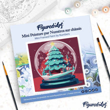 Carica l'immagine nel visualizzatore di Gallery, Mini Kit da Dipingere con i Numeri 20x20cm con cornice Albero di Natale nella Palla di Neve
