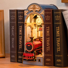 Carica l&#39;immagine nel visualizzatore di Gallery, Book Nook - Viaggio nel Tempo