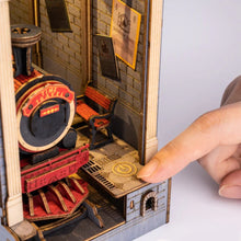 Carica l&#39;immagine nel visualizzatore di Gallery, Book Nook - Viaggio nel Tempo