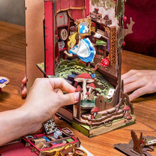 Carica l&#39;immagine nel visualizzatore di Gallery, Book Nook - Avventure di Alice