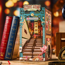 Carica l'immagine nel visualizzatore di Gallery, Book Nook - Scena di strada Figured'Art
