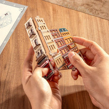 Carica l'immagine nel visualizzatore di Gallery, Book Nook - Scena di strada