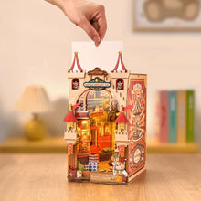 Carica l'immagine nel visualizzatore di Gallery, Book Nook - Parco divertimenti da fiaba