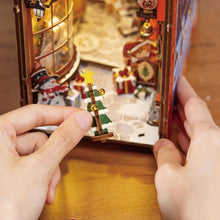 Carica l&#39;immagine nel visualizzatore di Gallery, Book Nook - Strada di Natale
