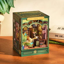 Carica l'immagine nel visualizzatore di Gallery, Book Nook - Angolo in libreria