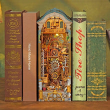 Carica l'immagine nel visualizzatore di Gallery, Book Nook - Torre dell'Orologio