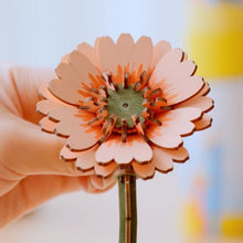 Carica l'immagine nel visualizzatore di Gallery, Puzzle 3D - Gerbera arancione