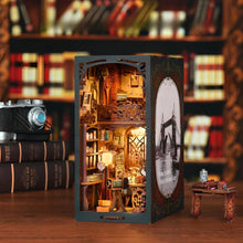 Carica l'immagine nel visualizzatore di Gallery, Book Nook - Camera Oscura