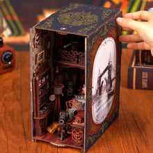 Carica l'immagine nel visualizzatore di Gallery, Book Nook - Camera Oscura