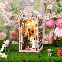 Carica l'immagine nel visualizzatore di Gallery, Book Nook - Mini Serra