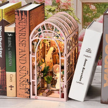 Carica l'immagine nel visualizzatore di Gallery, Book Nook - Mini Serra