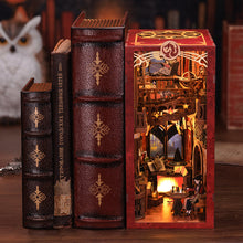 Carica l&#39;immagine nel visualizzatore di Gallery, Book Nook DIY Kit - Sala Comune della Fiamma