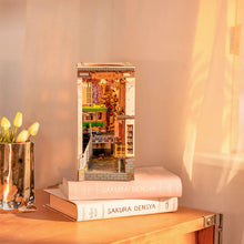 Carica l&#39;immagine nel visualizzatore di Gallery, Book Nook - Sakura Densya