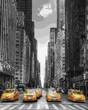 Carica l'immagine nel visualizzatore di Gallery, Dipingere con i numeri - Città Moderna E Taxi Gialli