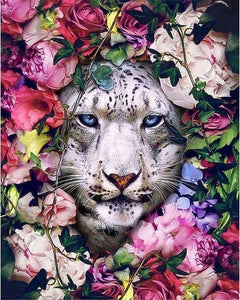 Dipingere con i numeri - Tigre bianca in mezzo ai fiori
