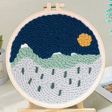 Carica l&#39;immagine nel visualizzatore di Gallery, Punch Needle Montagne in lontananza