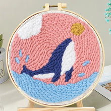 Carica l&#39;immagine nel visualizzatore di Gallery, Punch Needle Orca giocosa