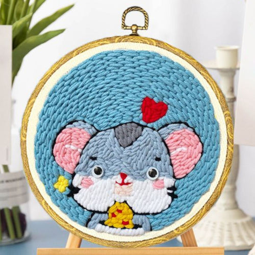 Punch Needle Topolino con un biscotto